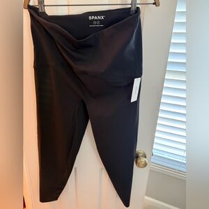 SPANX 7/8 Booty Boost Very Black Leggings